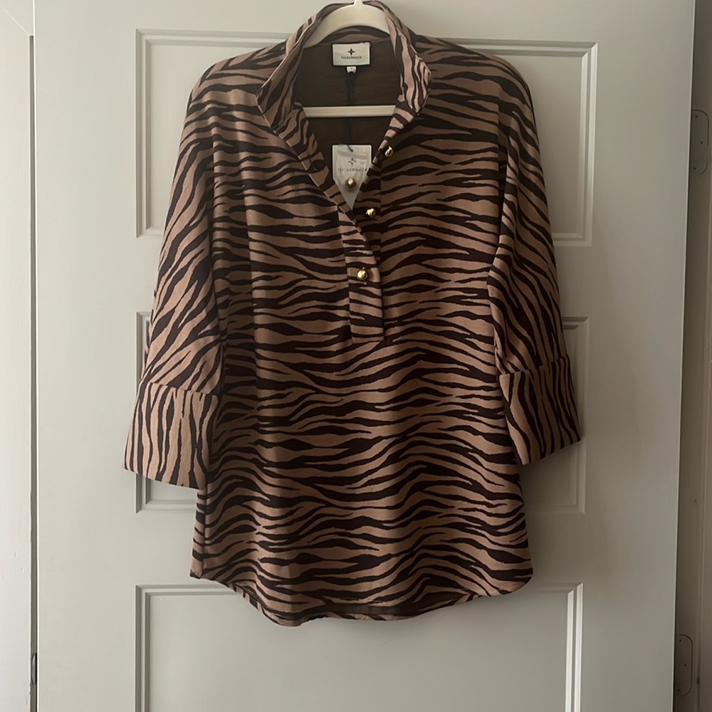 Tuckernuck Willow Brown Tiger Blouse Stripe Gold Button Zebra Size Small NWT
